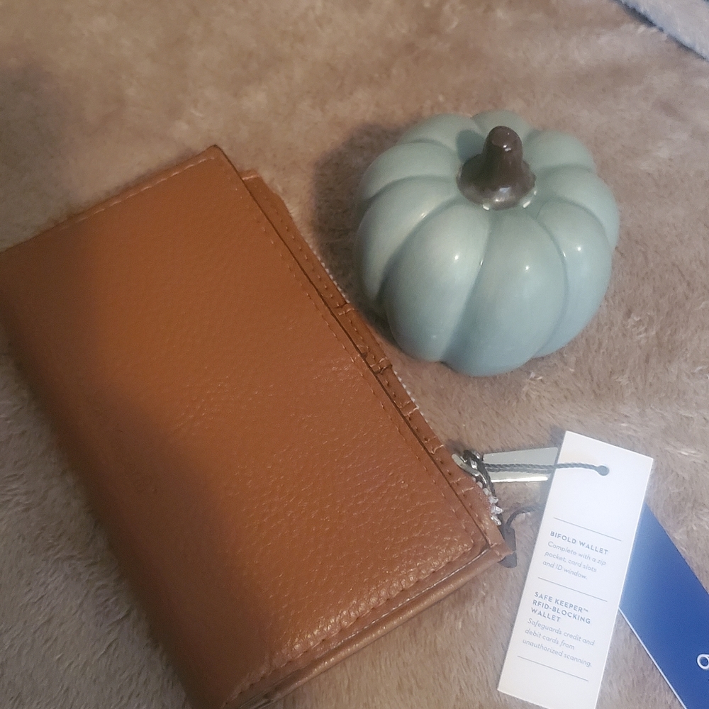 Small Bifold Wallet with rfid-blocking